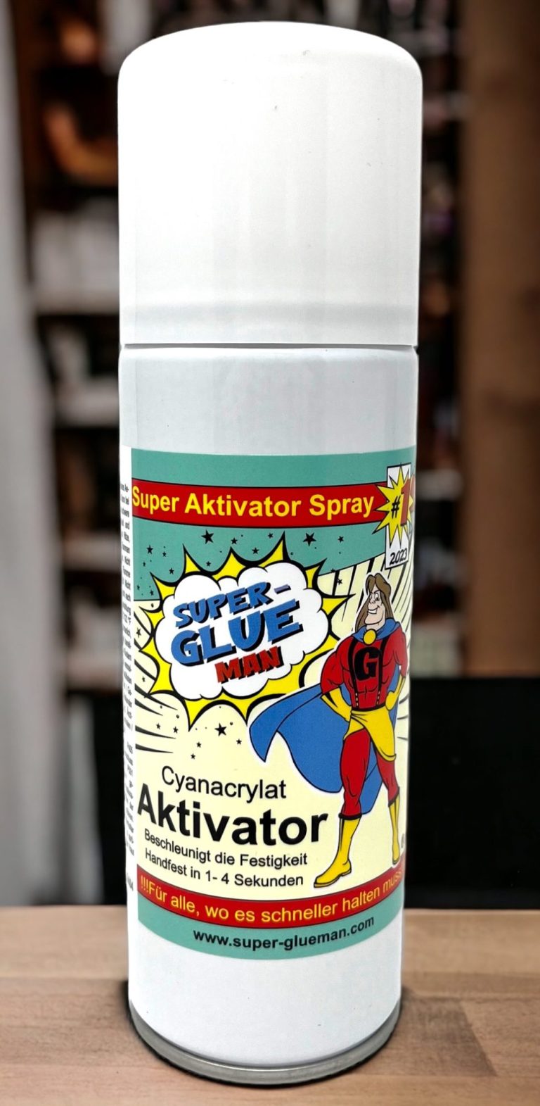 Super Aktivator Spray in 200ml Dose. Der perfekte Game Changer, wenn es schnell gehen muss. Optimal geeignet für Cyanacrylat Klebstoffe von Super-Glue Man. Blitzschneller Halt und Handfestigkeit in 1-4 Sekunden. Der Aktivator reinigt, säubert und entfettet Oberflächen für den richtigen Halt vom Sekundenkleber.